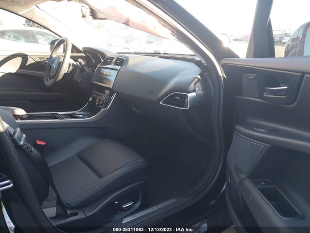 2019 JAGUAR XE SAJAD4FX6KCP44709 Photo 4