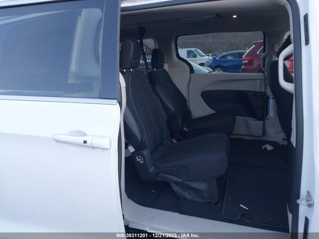 2C4RC1CG6NR103353 Chrysler Voyager Lx