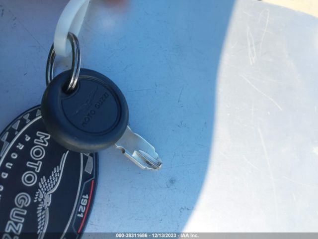 2021 MOTO GUZZI V7 ZGUKZUA0XMM000152 Photo 10
