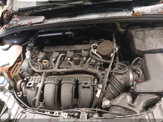 2015 FORD FOCUS SE VIN: 1FADP3F24FL258882