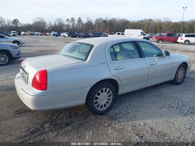 2006 LINCOLN TOWN CAR SIGNATURE VIN: 1LNHM81W76Y602716