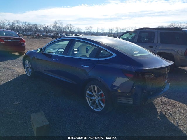 2018 TESLA MODEL 3 5YJ3E1EB3JF070061 Photo 2