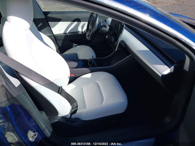 2018 TESLA MODEL 3 5YJ3E1EB3JF070061 Photo 4