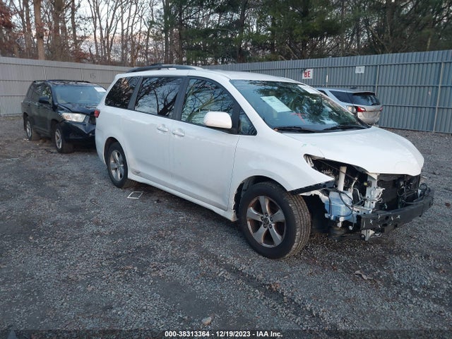 2018 TOYOTA SIENNA LE 8 PASSENGER VIN: 5TDKZ3DC8JS910921