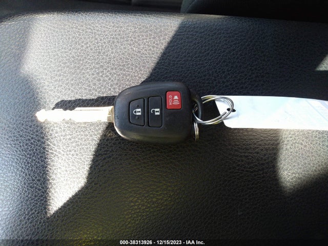 2017 TOYOTA RAV4 LE VIN: JTMBFREV2HJ126270