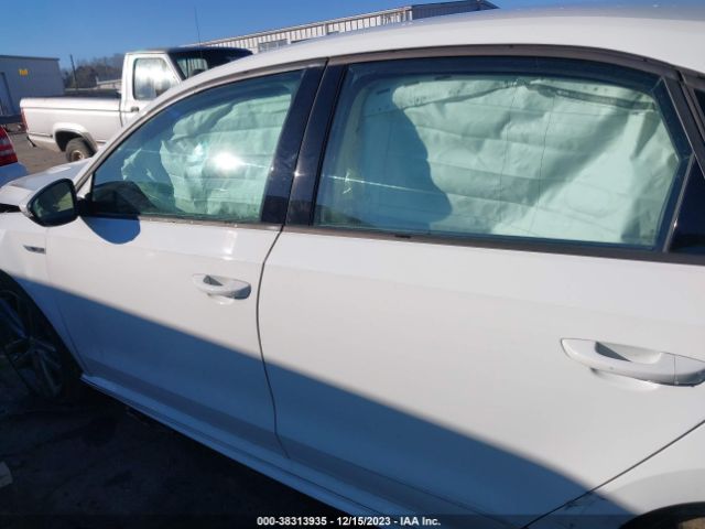 1VWAA7A3XJC020613 Volkswagen Passat 2.0t R-line/2.0t S