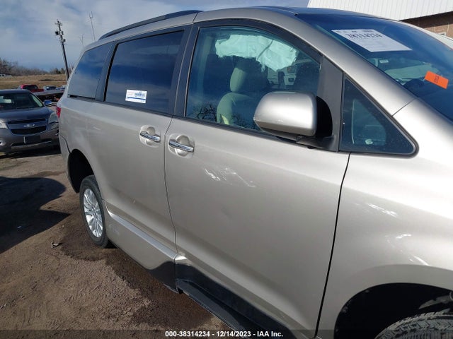 2017 TOYOTA SIENNA XLE 8 PASSENGER VIN: 5TDYZ3DC0HS786745