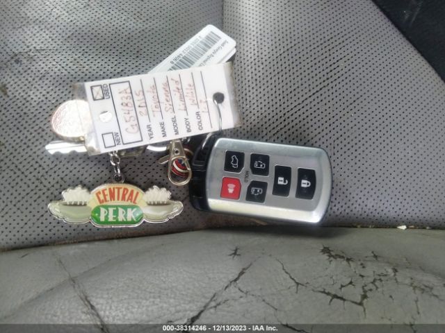 5TDYK3DCXFS605460 Toyota Sienna Limited 7 Passenger