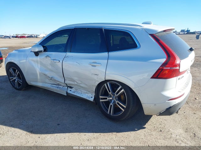 2018 VOLVO XC60 T5 MOMENTUM VIN: LYV102RK7JB113341
