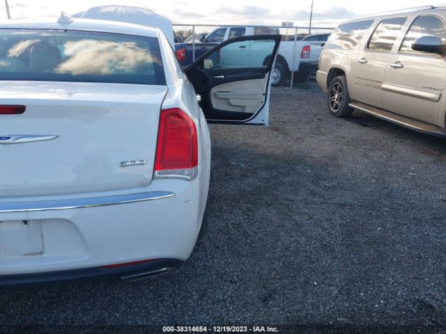 2C3CCAKG9KH698504 Chrysler 300 Limited Awd