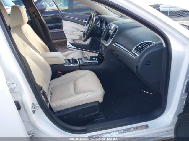 2C3CCAKG9KH698504 Chrysler 300 Limited Awd
