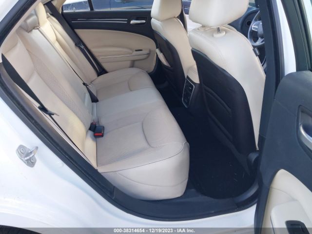 2C3CCAKG9KH698504 Chrysler 300 Limited Awd
