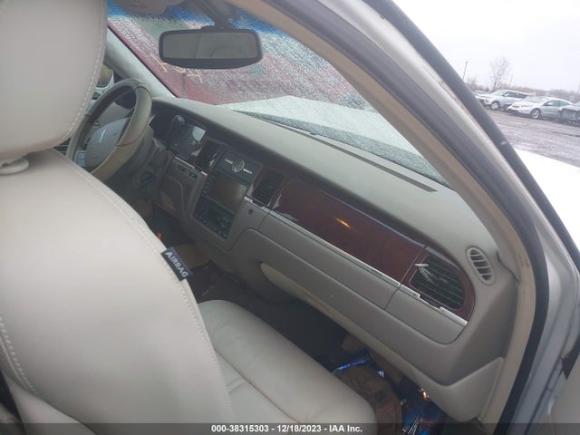 2005 LINCOLN TOWN CAR SIGNATURE LIMITED VIN: 1LNHM82W35Y663025