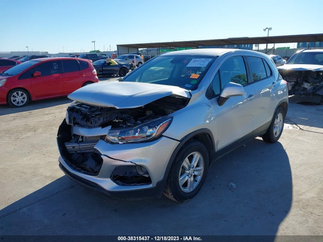 Chevrolet TRAX LS 2019 3GNCJKSBXKL240321 Image 2