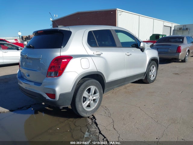 Chevrolet TRAX LS 2019 3GNCJKSBXKL240321 Image 4