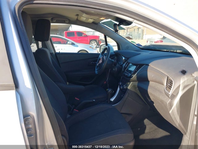 Chevrolet TRAX LS 2019 3GNCJKSBXKL240321 Image 5