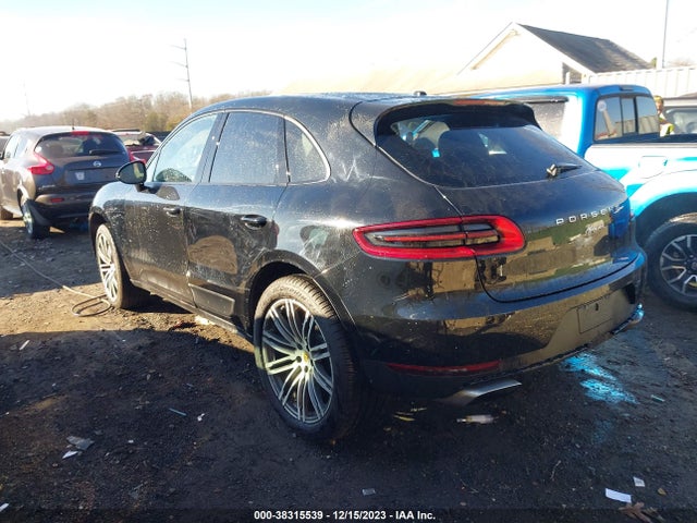 2017 PORSCHE MACAN WP1AA2A58HLB05692 Photo 2