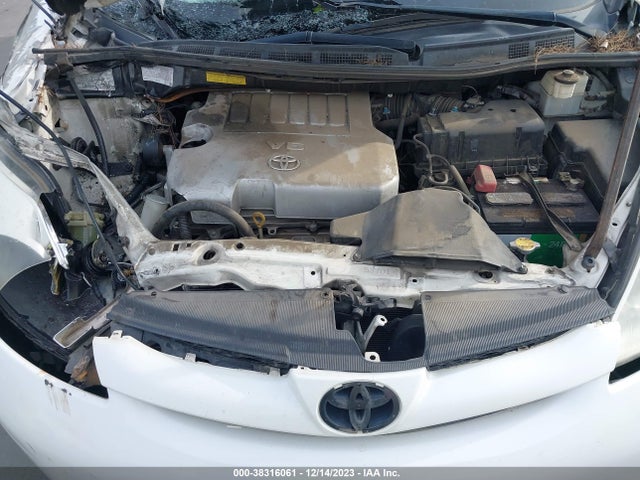 2010 TOYOTA SIENNA XLE VIN: 5TDYK4CC5AS324098