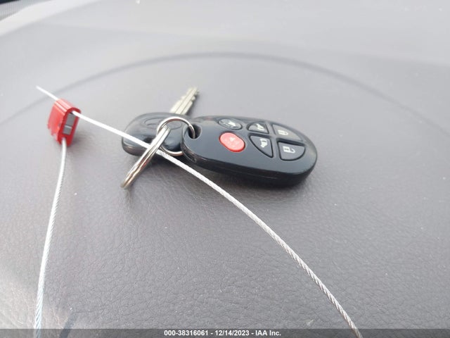 2010 TOYOTA SIENNA XLE VIN: 5TDYK4CC5AS324098
