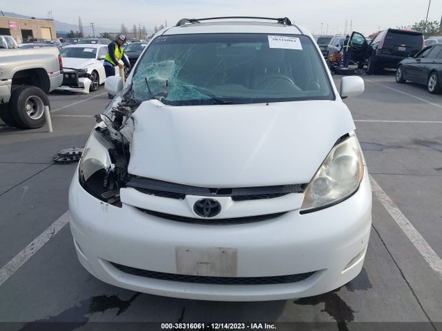 2010 TOYOTA SIENNA XLE VIN: 5TDYK4CC5AS324098