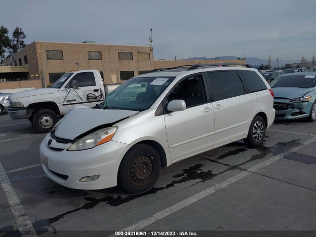 2010 TOYOTA SIENNA XLE VIN: 5TDYK4CC5AS324098