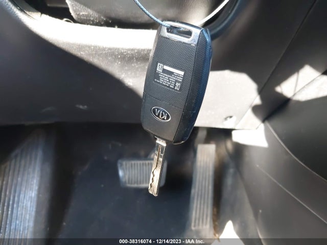 KIA Soul 2016 KNDJN2A29G7329721 Image 11