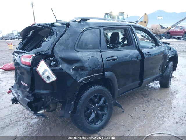 1C4PJMBS6HW647738 Jeep Cherokee Trailhawk 4x4