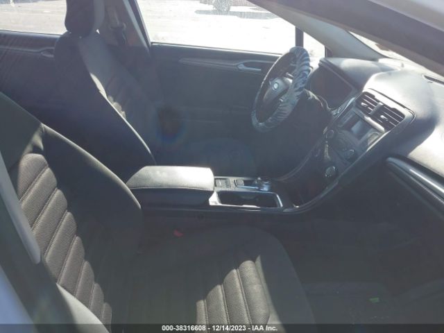 3FA6P0H73HR381755 Ford FUSION SE