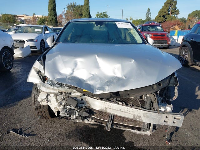 JTHKD5BH5E2195729 Lexus CT 200H