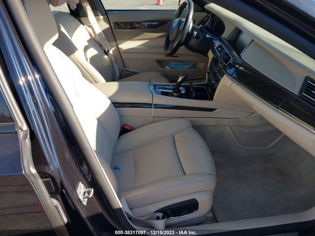 WBAYA8C50FD825735 BMW 750i