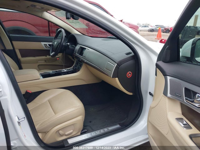 2013 JAGUAR XF SAJWA0ES5DPS82894 Photo 4
