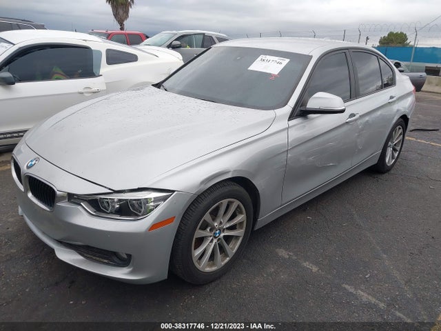 BMW 320i 2018 WBA8A9C53JAD28021 Image 2