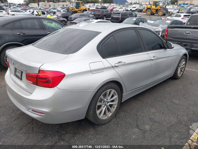 BMW 320i 2018 WBA8A9C53JAD28021 Image 4