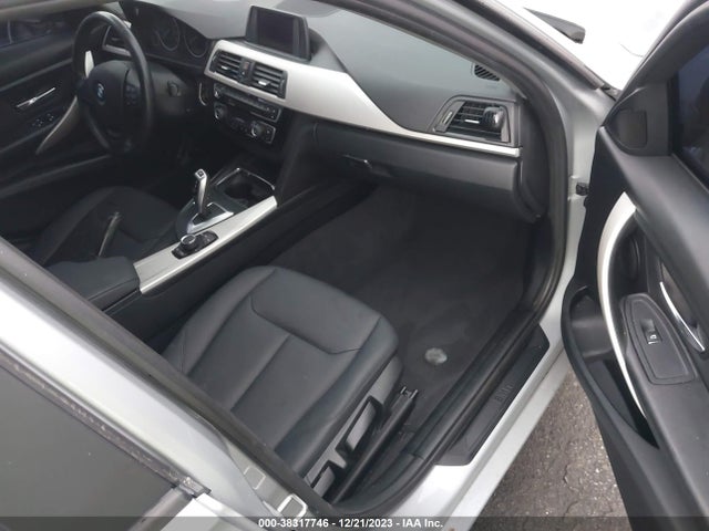 BMW 320i 2018 WBA8A9C53JAD28021 Image 5