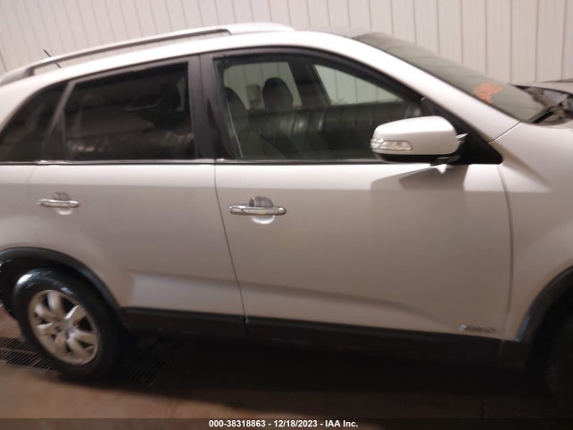 2013 KIA SORENTO LX V6 VIN: 5XYKTDA26DG328241