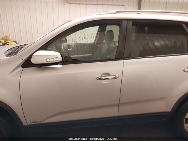2013 KIA SORENTO LX V6 VIN: 5XYKTDA26DG328241