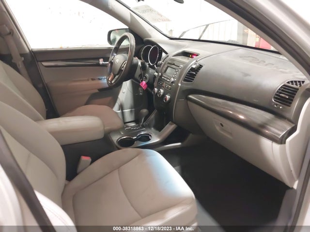 2013 KIA SORENTO LX V6 VIN: 5XYKTDA26DG328241