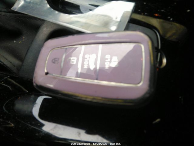 NMTKHMBX0LR117872 Toyota C-HR XLE