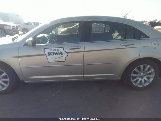 Chrysler 200 Touring 2014 1C3CCBBG9EN195525 Image 6
