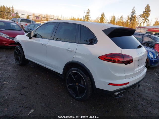 2016 PORSCHE CAYENNE WP1AA2A26GKA13104 Photo 2