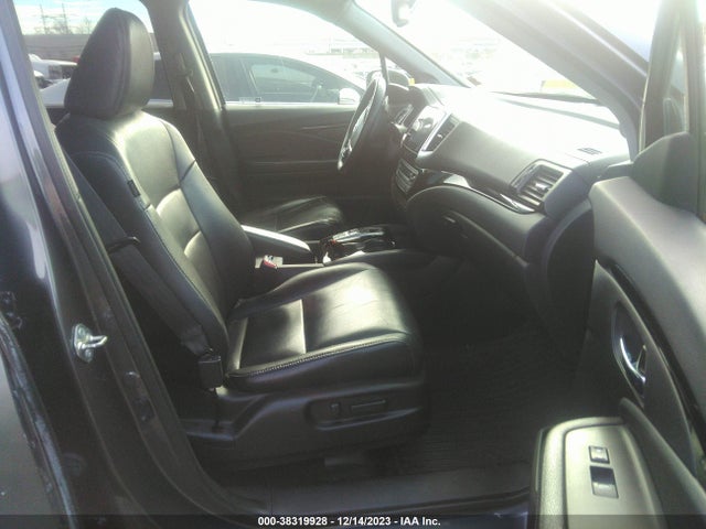2017 HONDA PILOT TOURING VIN: 5FNYF6H90HB012735
