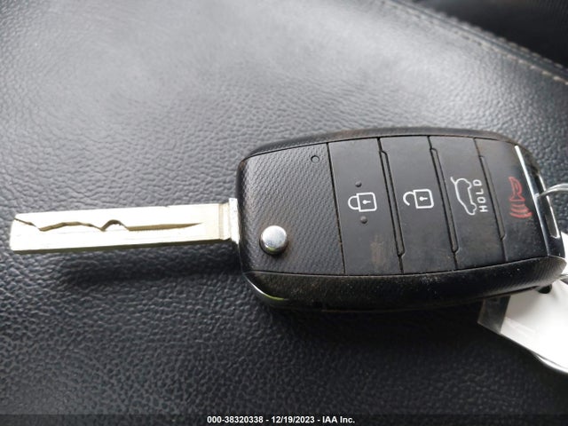 2018 KIA SORENTO 3.3L LX VIN: 5XYPGDA53JG376571