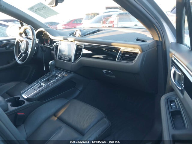 2018 PORSCHE MACAN WP1AB2A53JLB30647 Photo 4