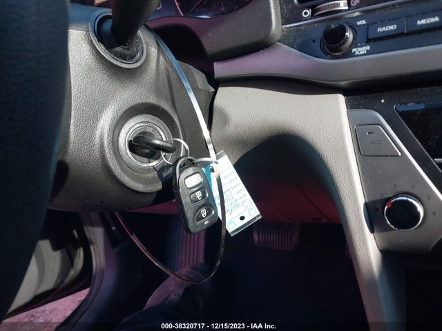 2018 HYUNDAI ELANTRA SEL VIN: 5NPD84LF2JH235604