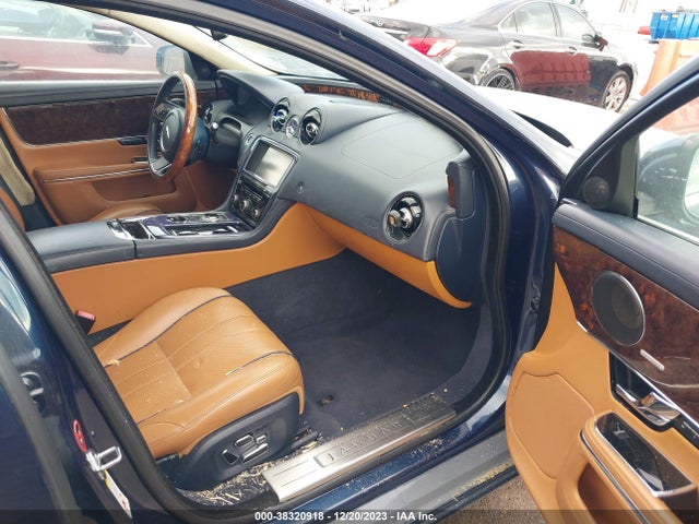2011 JAGUAR XJ SAJWA2GB5BLV15833 Photo 4