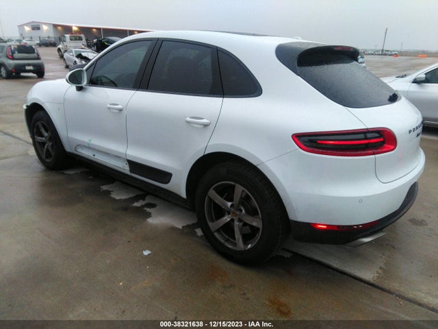 2018 PORSCHE MACAN WP1AA2A52JLB22140 Photo 2
