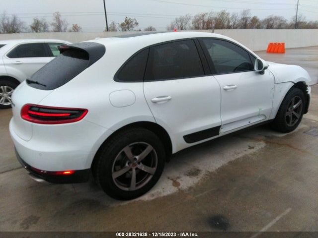 2018 PORSCHE MACAN WP1AA2A52JLB22140 Photo 3