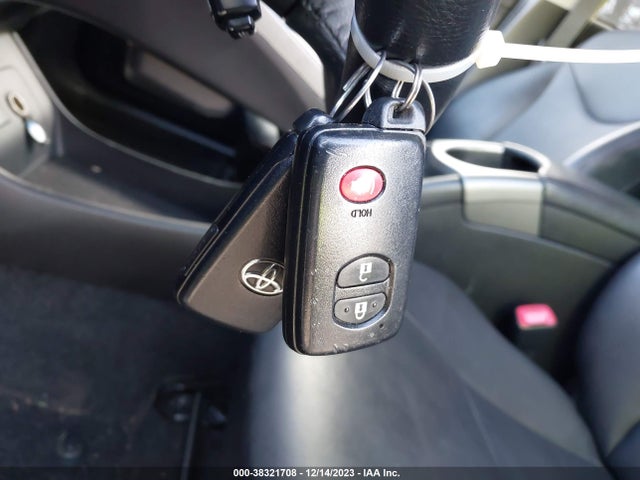 38321708 :رقم المزاد ، JTDKN3DU7D5587914 vin ، 2013 Toyota Prius Three Se مزاد بيع