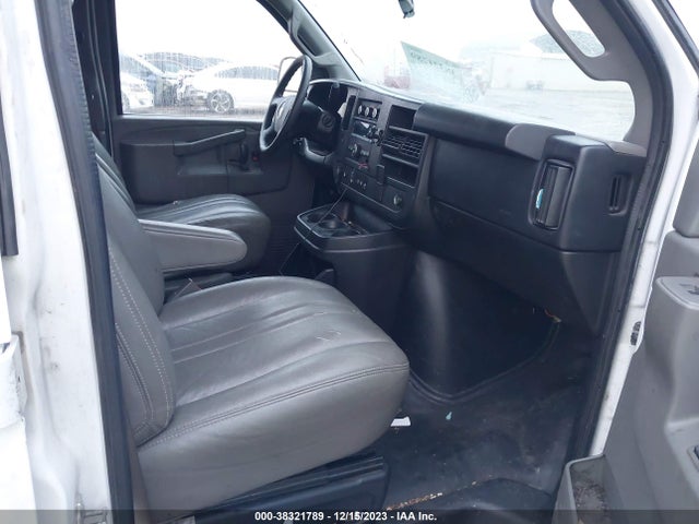 Chevrolet Express 2500 Work Van 2017 1GCWGBFFXH1104949 Image 5