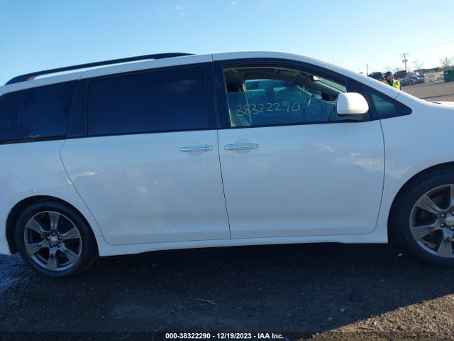 2017 TOYOTA SIENNA SE PREMIUM 8 PASSENGER VIN: 5TDXZ3DC1HS890351
